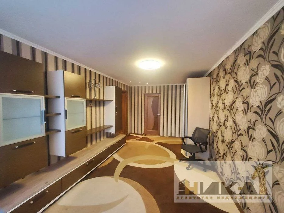 Продам 3 кімнатну квартиру вул. Руставі