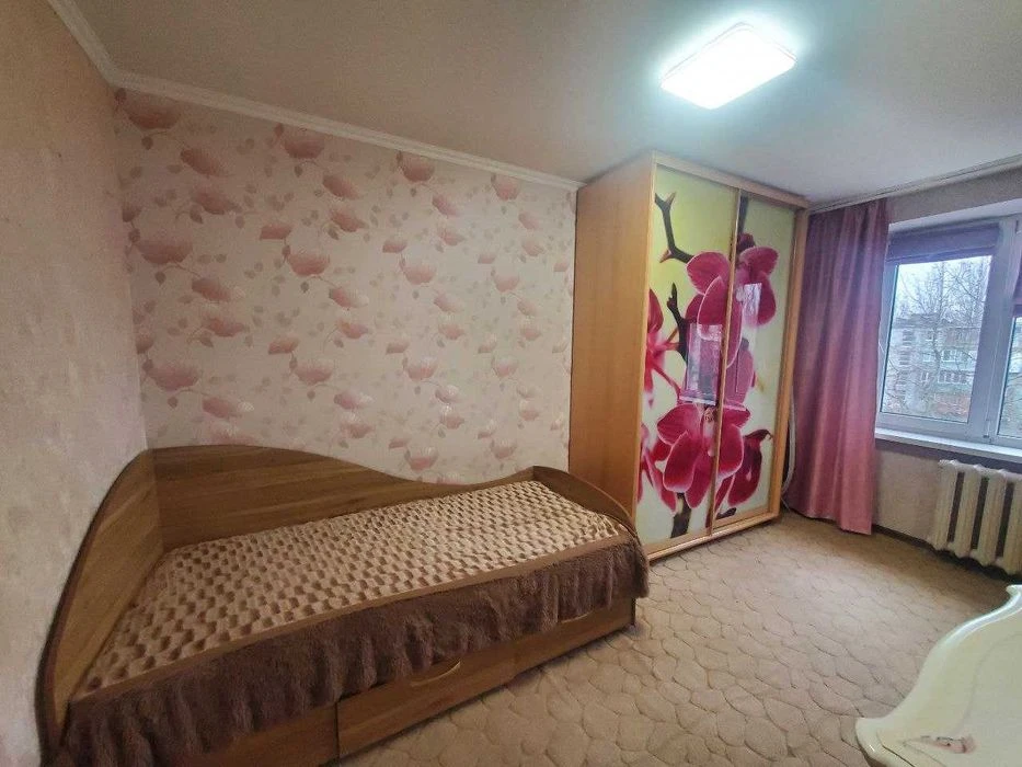 Продам 3 кімнатну квартиру вул. Руставі
