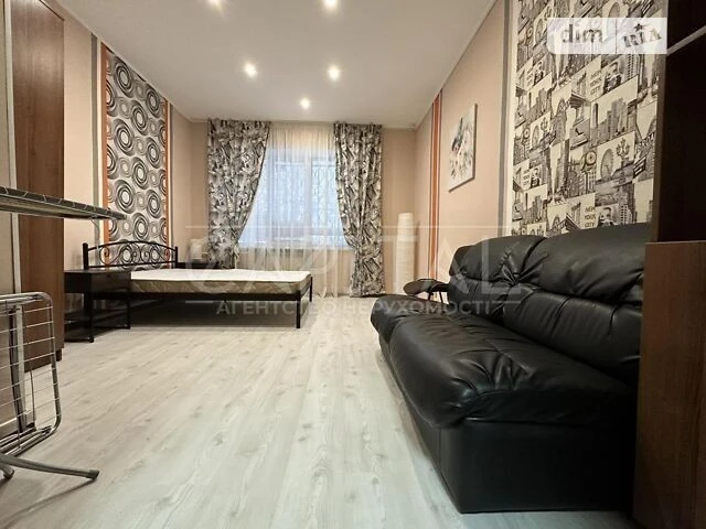 Продаж 3к квартири 67 кв. м на вул. Богдана Хмельницького 68