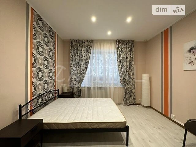 Продаж 3к квартири 67 кв. м на вул. Богдана Хмельницького 68