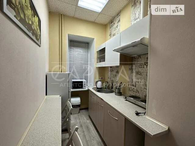 Продаж 3к квартири 67 кв. м на вул. Богдана Хмельницького 68