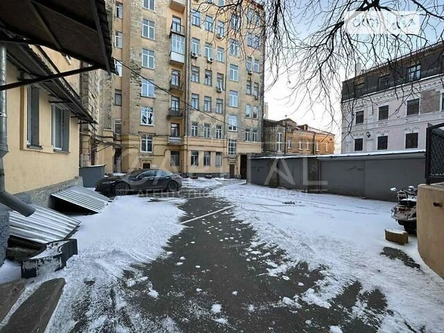 Продаж 3к квартири 67 кв. м на вул. Богдана Хмельницького 68