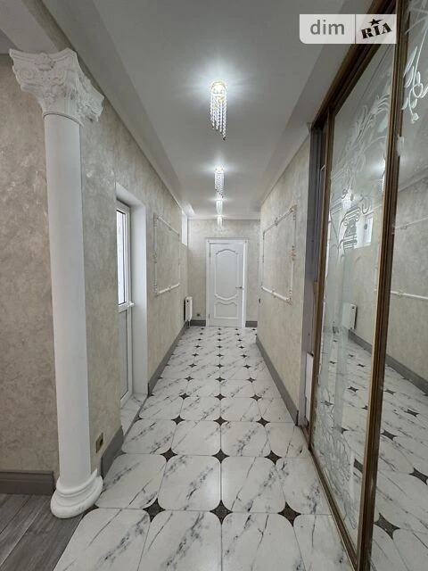 Продаж 3к квартири 87.6 кв. м на вул. Миколи Закревського 95