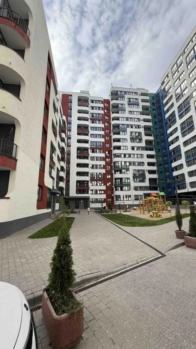 Продаємо 2кім+кухня студіо новобуд зданий будинок є газ Трус