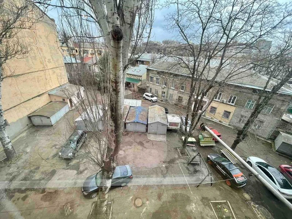 2-комнатная квартира с ремонтом в центре Одессы Сталинка