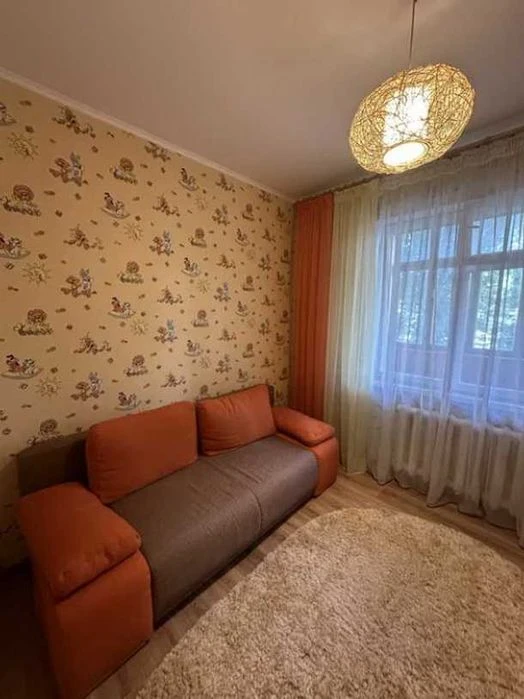 3х кімнатна з Ремонтом на Виставці по вул.Перемоги, 4й повер