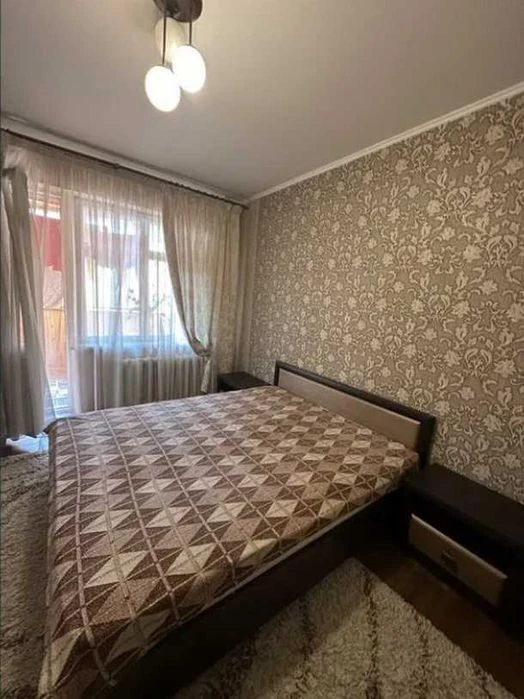 3х кімнатна з Ремонтом на Виставці по вул.Перемоги, 4й повер