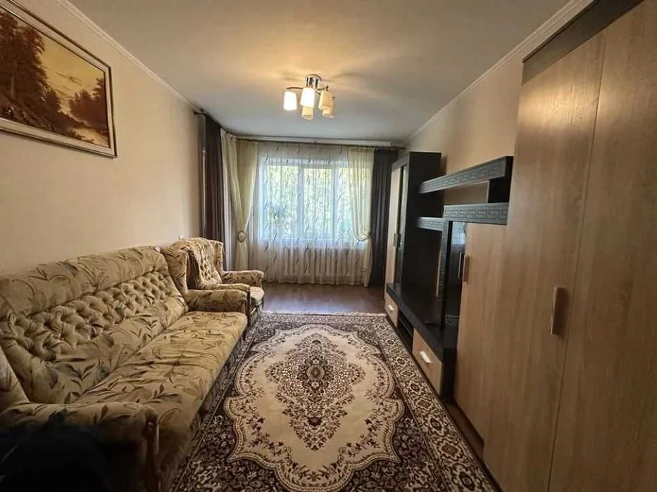 3х кімнатна з Ремонтом на Виставці по вул.Перемоги, 4й повер