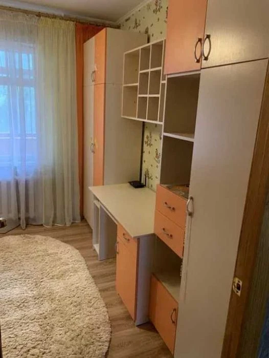 3х кімнатна з Ремонтом на Виставці по вул.Перемоги, 4й повер