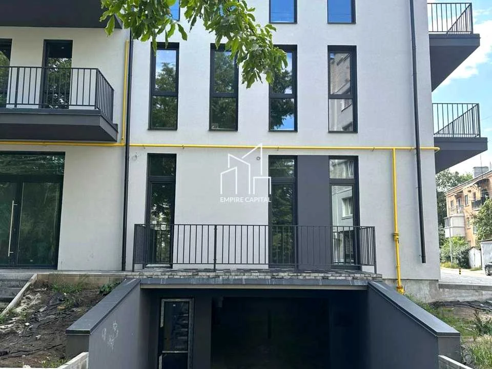 Apartment. Lviv, Meblyarska St., (House)