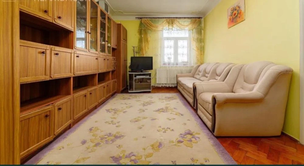 For sale 2-room apartment 65 m² 4/4ts. Donetska st. $97,000