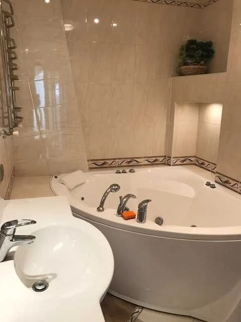 Продам 3-х.ком.квартиру по ул.Рабочей 148.
