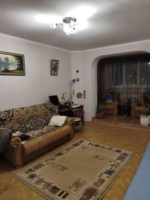 D1H 3-room apartment for sale on Krychivskoho Street