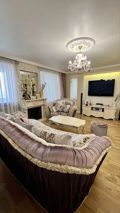 3-х ком квартира с ремонтом в кирпичном доме.Черемушки.Парки