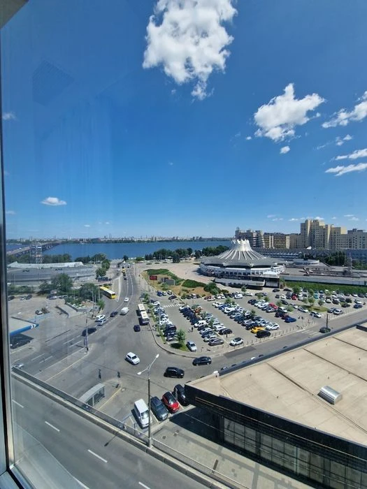 Продам видовую 3 ком.квартиру в Мост Сити Центр