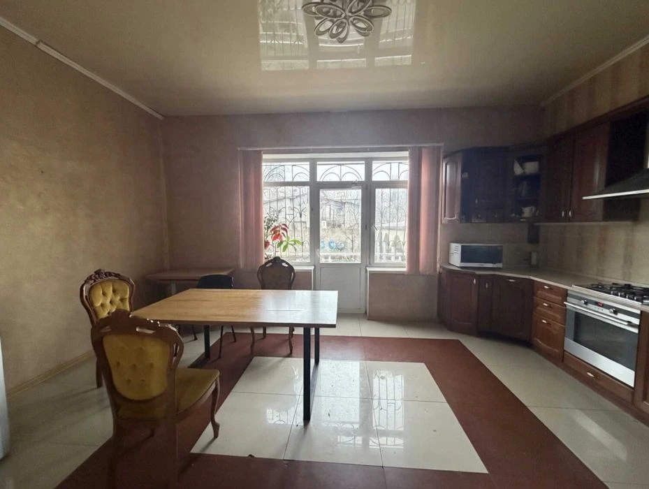 Spacious house on 4 levels in White Fountain on Petrashevs Street