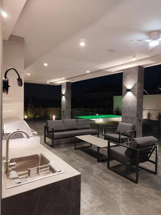 Stylish, NEW house in Sauvignon
