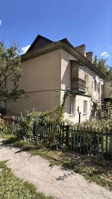 Продам большую 2х комнатнаю квартиру 52м2 с разлельными комн