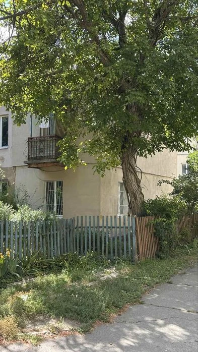 Продам большую 2х комнатнаю квартиру 52м2 с разлельными комн