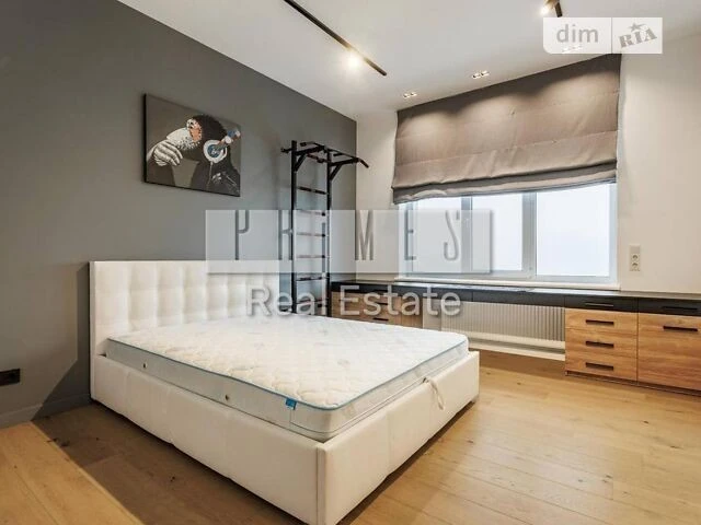 Продажа 3к квартиры 130 кв. м по ул. Андрея Верхосмотра 17 •