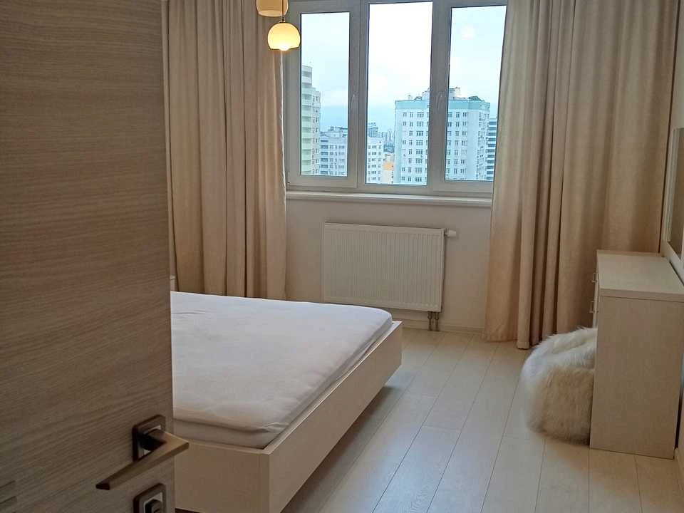 Apartment. Kyiv, Voskresenska Street.