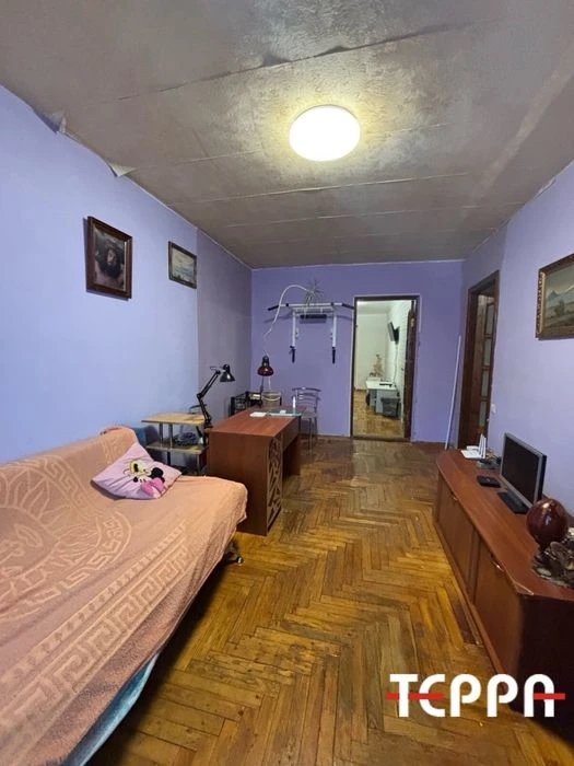 Продажа: Трехкомнатная квартира ул. Пархоменко