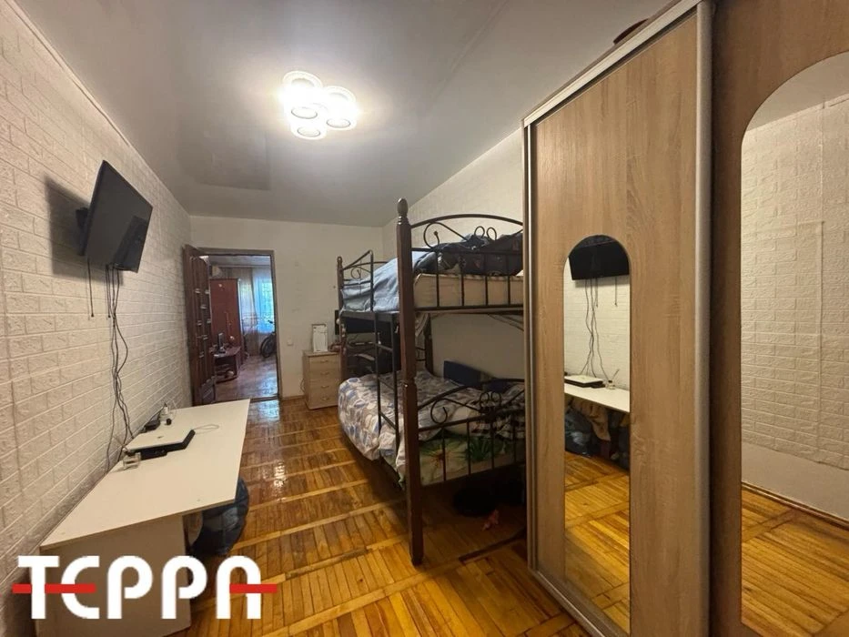 Продажа: Трехкомнатная квартира ул. Пархоменко