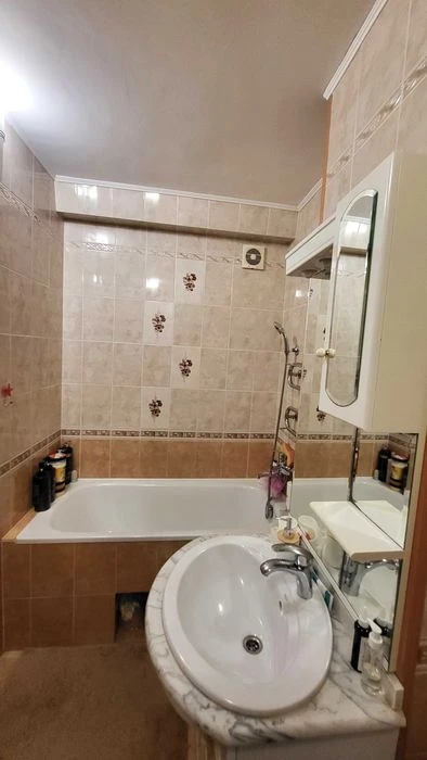 3-room apartment for sale on Dobrovilni Batalyony (Soyuzna) Street, THREE