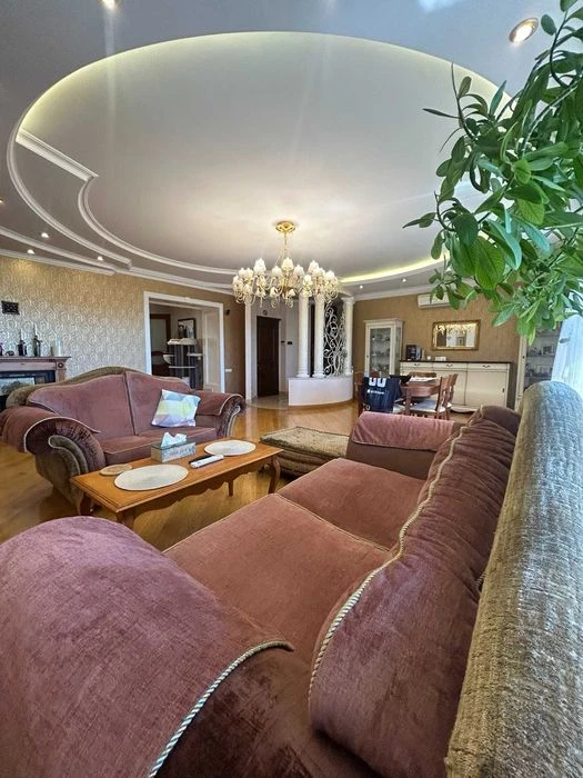 Квартира 215 м² с ремонтом / Клубный дом / Тенистая / Пе