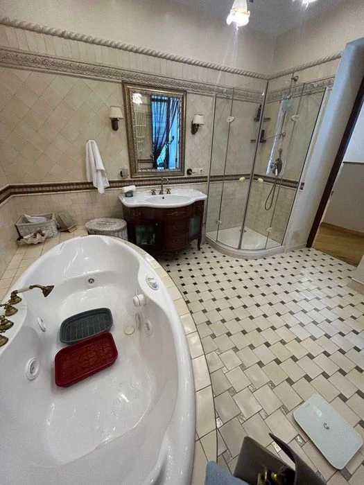 Квартира 215 м² с ремонтом / Клубный дом / Тенистая / Пе