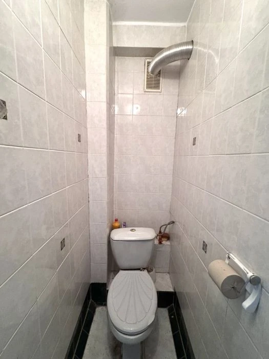 Продается 2 ком квартира в Александровском районе.