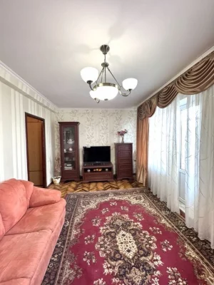 Продается 2 ком квартира в Александровском районе.