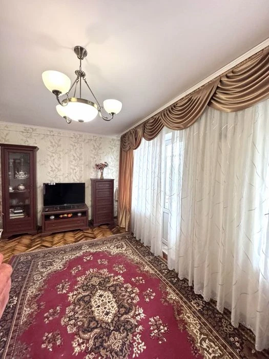 Продается 2 ком квартира в Александровском районе.