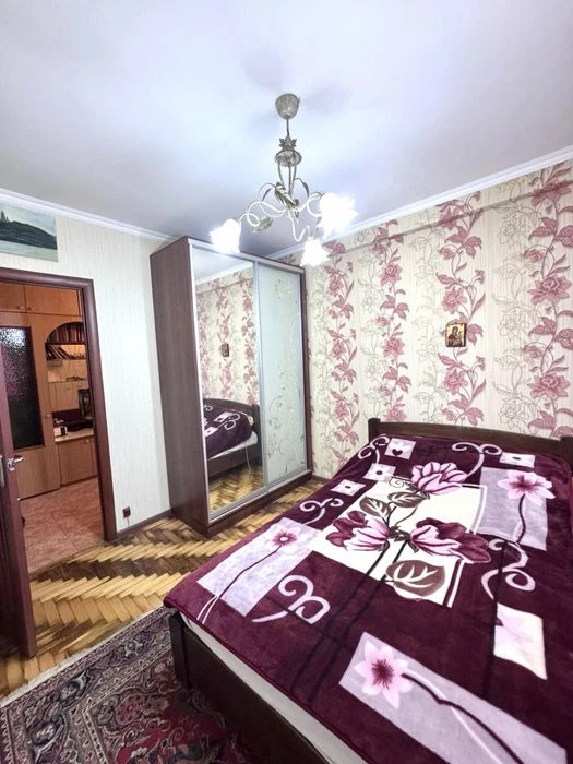 Продается 2 ком квартира в Александровском районе.