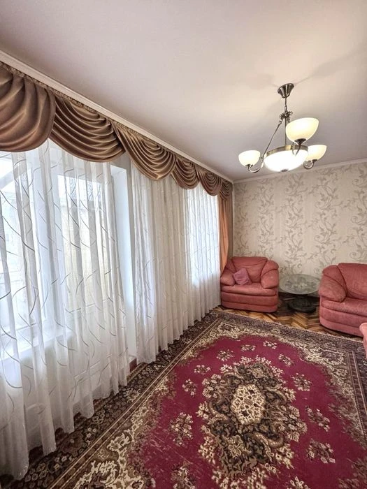 Продается 2 ком квартира в Александровском районе.