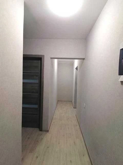 Selling a 2-bedroom apartment with renovations in a brick building near the Kh metro station.
