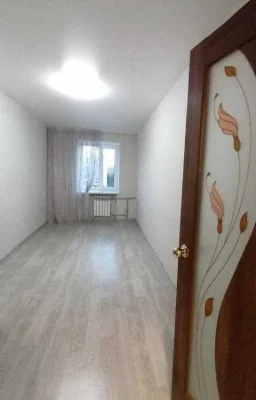Selling a 2-bedroom apartment with renovations in a brick building near the Kh metro station.