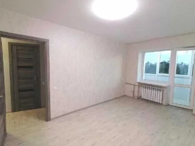 Selling a 2-bedroom apartment with renovations in a brick building near the Kh metro station.