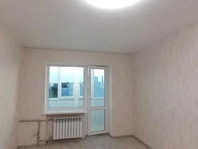 Selling a 2-bedroom apartment with renovations in a brick building near the Kh metro station.