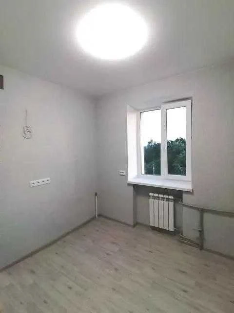 Selling a 2-bedroom apartment with renovations in a brick building near the Kh metro station.