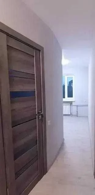 Selling a 2-bedroom apartment with renovations in a brick building near the Kh metro station.