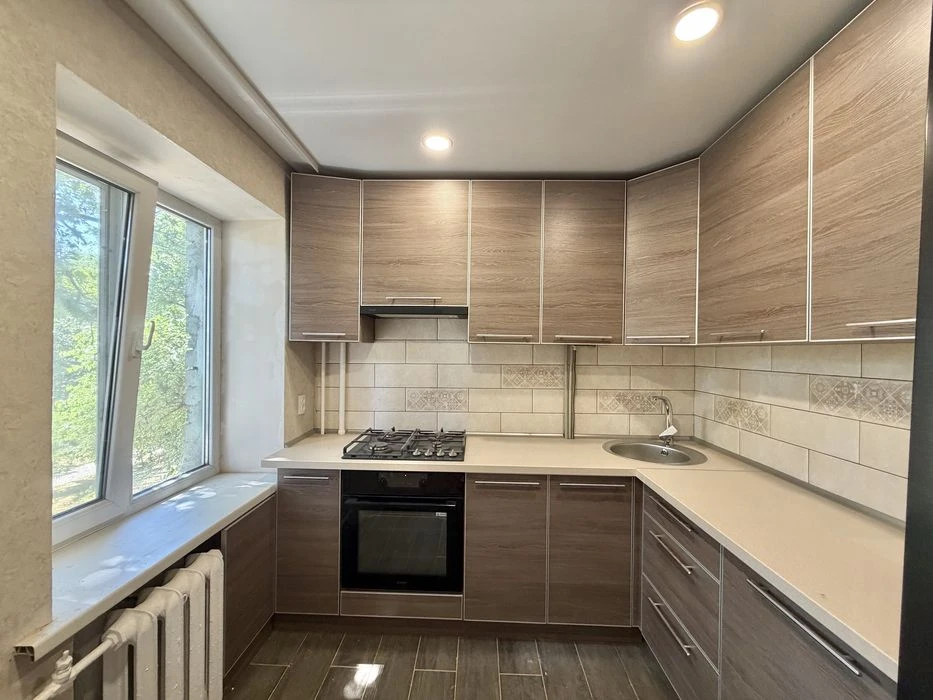 2-room apartment for sale 2/5 Peremohy St.