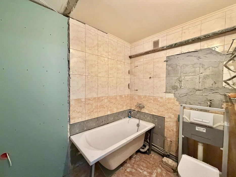 2-room apartment for sale 2/5 Peremohy St.
