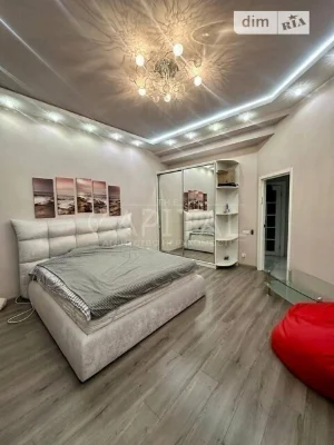 Sale of 3-room apartment 94 sq. m. on Velyka Vasylkivska 14 street