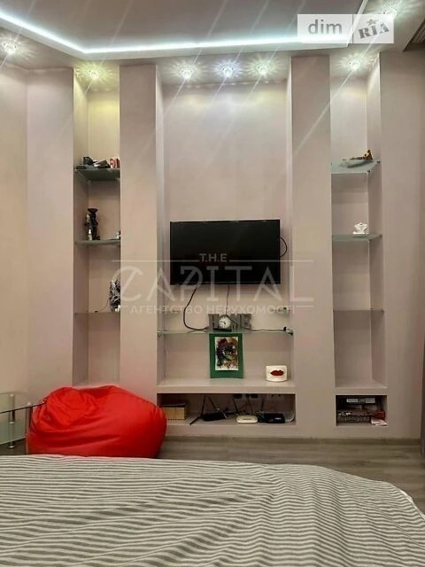 Sale of 3-room apartment 94 sq. m. on Velyka Vasylkivska 14 street