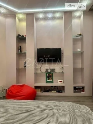 Sale of 3-room apartment 94 sq. m. on Velyka Vasylkivska 14 street