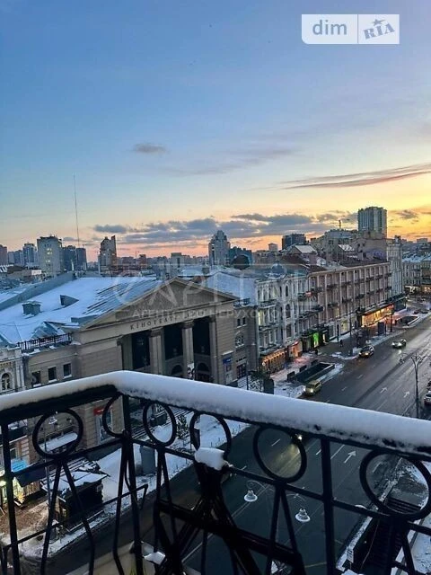 Sale of 3-room apartment 94 sq. m. on Velyka Vasylkivska 14 street