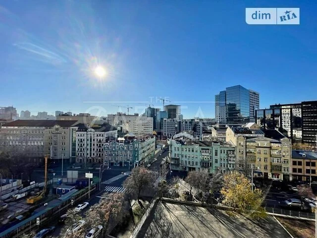 Sale of 3-room apartment 174.4 sq. m. on Volodymyrska st. 86A • I