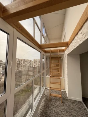 Продается больше 3-х комн. кв. в центре