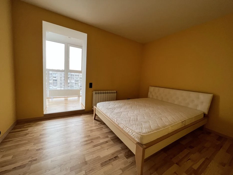 Продается больше 3-х комн. кв. в центре
